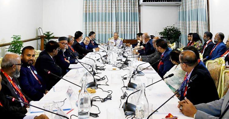 প্রধান উপদেষ্টার সাথে প্রবাসী বাংলাদেশিদের বৈঠক